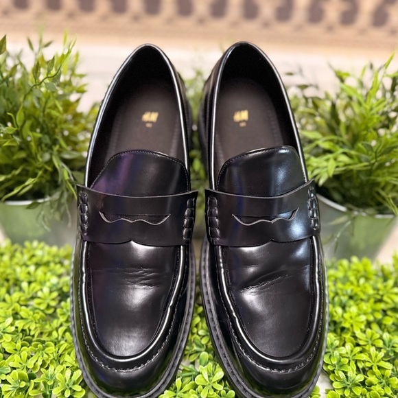 H&M Other - H&M Sleek Black Leather Loafers